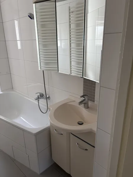 2-Zimmer-Wohnung mit Balkon direkt am U-Bhf Onkel Toms Hütte — photo 1